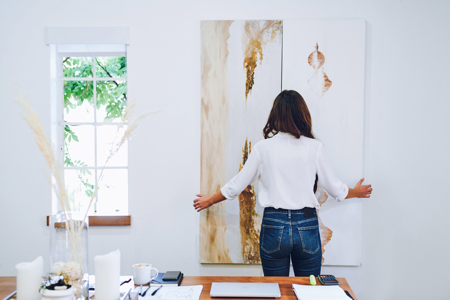 Art in the office: how to choose it and benefit from it