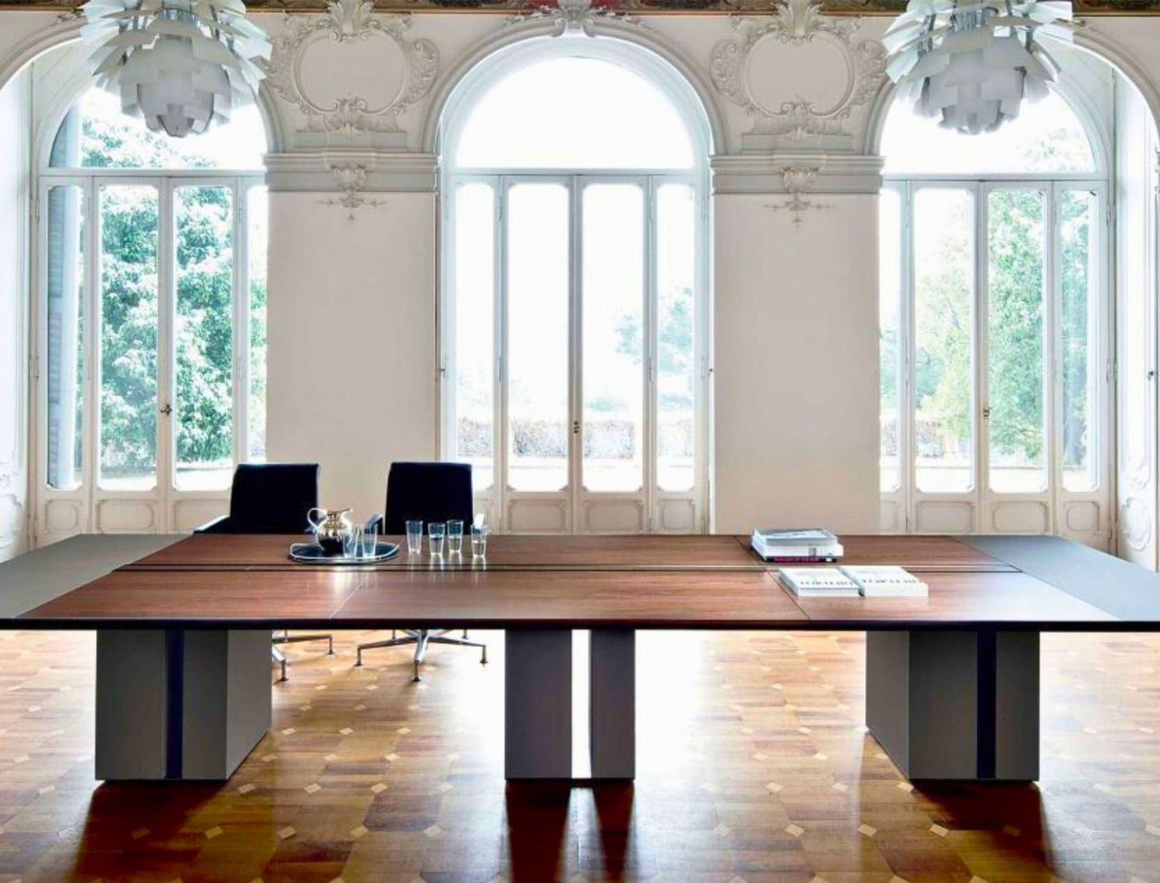 Idee di arredamento per una sala riunioni funzionale e di design in ufficio